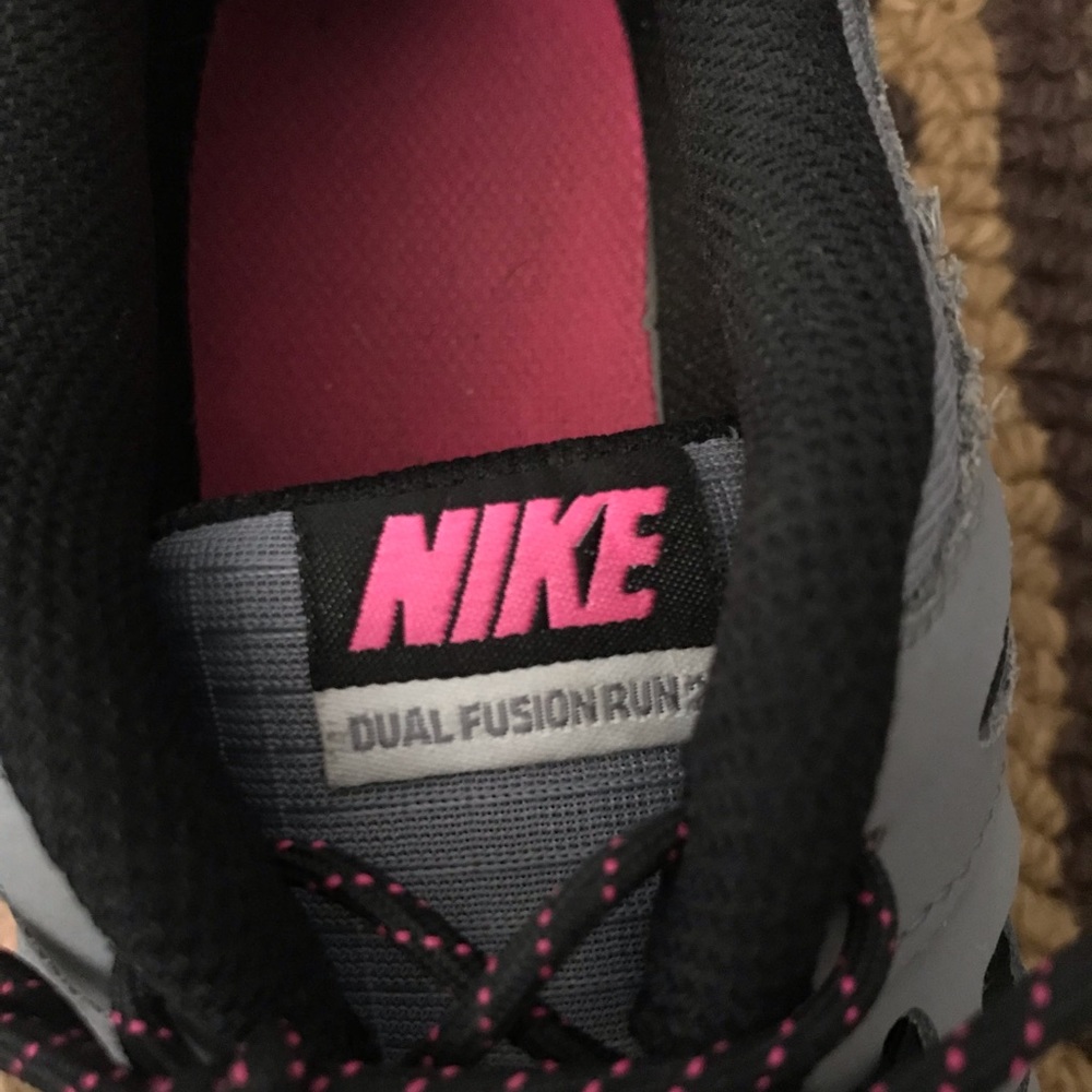 Nikes - Picture 3 of 4